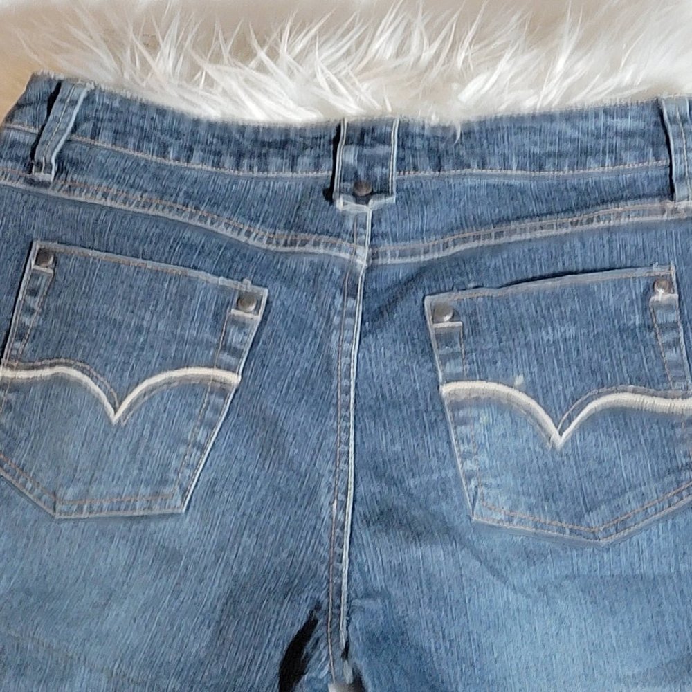 Mixit Dark Wash Cropped Jeggings. Embroidered flowers! Size 8 Petite - Picture 6 of 9